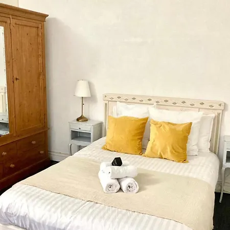 Cosy Near Metro And Tramway Parijs